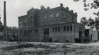 Opening van 'De Enschedesche Bierbrouwerij'